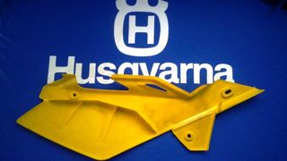 HUSQVARNA  WR 125  06 ΚΑΠΑΚΙ ΠΛΑΙΝΟ ΣΕΛΑΣ L[ΑΡΙΣΤΕΡΟ]-thumb-1