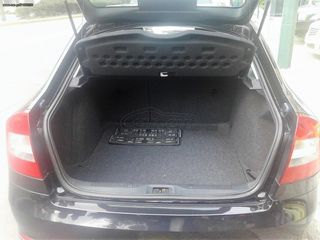 Skoda Octavia 2011-thumb-8