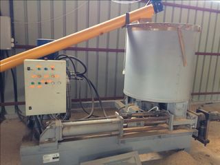 Tractor pellet machines '16