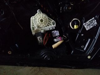 ΓΡΥΛΟΣ ΗΛΕΚΤΡΙΚΟΣ ΠΟΡΤΑΣ ΕΜΠΡΟΣ ΔΕΞΙΑ VW GOLF 6-thumb-3