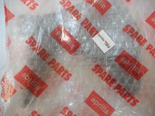 Aprilia Pegaso 650 Βάση στήριξης μαρσπιέ πίσω AP8146751-thumb-1