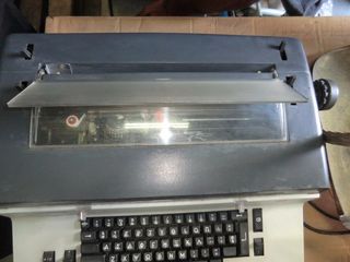 Γραφομηχανή Olympia-thumb-1
