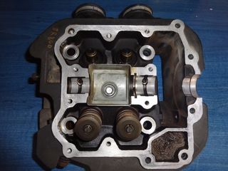 SUZUKI DR 800 S Κεφαλή Χωρίς Βαλβίδες ΙΝ Σε  Καλή Κατάσταση Γνήσια -thumb-1