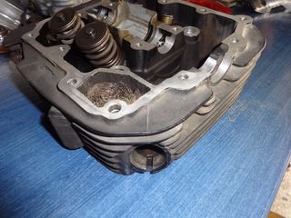 SUZUKI DR 800 S Κεφαλή Χωρίς Βαλβίδες ΙΝ Σε  Καλή Κατάσταση Γνήσια -thumb-5