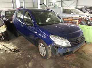 Dacia Sandero 2010-thumb-1