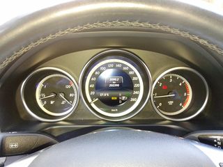 Mercedes-Benz E 200 2014-thumb-4