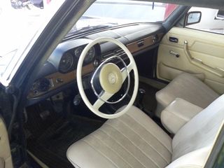 Mercedes-Benz 220 1969-thumb-2