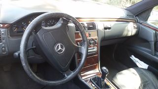 Mercedes-Benz E 200 2000-thumb-4