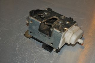 ΚΛΕΙΔΑΡΙΑ AUDI 100 93-94