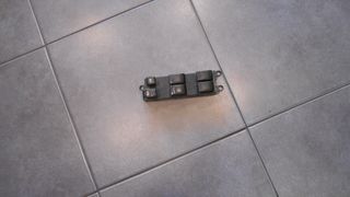 Vardakas Sotiris car parts(Nissan Almera N16 diakoptis parathiron 00'-04')