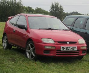 MAZDA   323   3D   BH    Τζαμόπορτα
