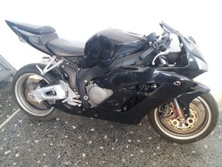 HONDA CBR 1000 RR 2005' RACING FIREBLADE JH2SC57A......... ΜΕ 34238km ΓΙΑ ΑΝΤΑΛΛΑΚΤΙΚΑ *ΥΠΑΡΧΕΙ ΚΑΙ ΒΙΝΤΕΟ*-thumb-1