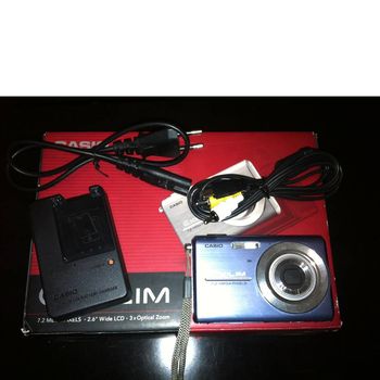 Casio Exilim 7.2MP Digital Camera (Blue EX-Z75)