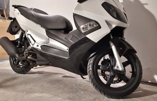 Gilera Nexus 300 2015 Aprilia Sr Max 300-thumb-1