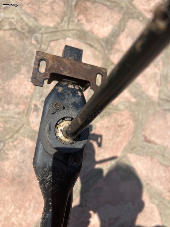 Λεβιές ταχυτήτων με την βάση πίσω NISSAN ALMERA N16 2006 ME 129400KM