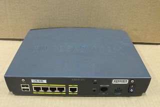 Cisco 877 - Router