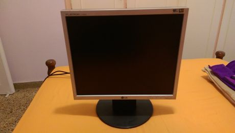 LG Flatron L1750SQ 17" LCD Monitor (1280 x 1024)