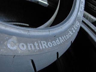 1TMX 120/70/17 CONTINENTAL CONTIROADATTACK 2 EVO DOT (1516)-thumb-4