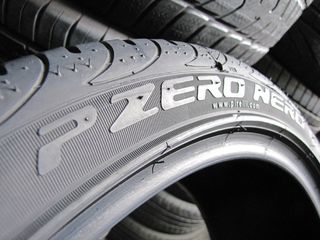 4TMX 205/40/17 PIRELLI P ZERO NERO-thumb-2