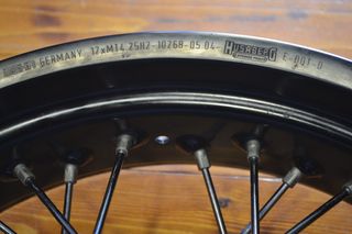 ΤΡΟΧΟΣ ΚΟΜΠΛΕ 17Χ4,25 ΓΙΑ KTM/HUSABERG 99/00