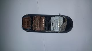 Megan sedan 1600cc -thumb-1