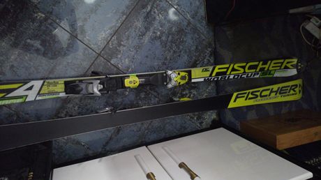 Για αγωνιστικο σλαλομ  Fischer World Cup RC4 SL  air carbon Titanium με δεστρες fisher με din 10-20  από 1200€ σε τιμη Χώμα + ΑΝΤΑΛΛΑΓΗ