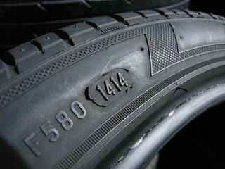 2TMX 225-40-Z18 PIRELLI P ZERO ROSSO DOT (1414)-thumb-5