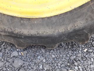 ******* SAKIS TIRES******* 340/85R24 (13.6R24) FIRESTONE 80%     320/70R24 (11.2R24) RADIAL 70%-thumb-2