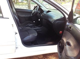 Peugeot 206 2011-thumb-8