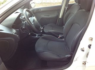 Peugeot 206 2011-thumb-14