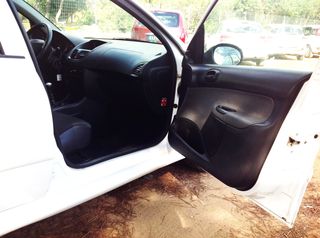 Peugeot 206 2011-thumb-7