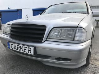 Μάσκα Mercedes C W202 93-00 Black Edition Ταιριάζει ακριβώς στα αρχικά σημεία στερέωσης Επιβλητικό Look Χρώμα: Μαύρο Ματ
