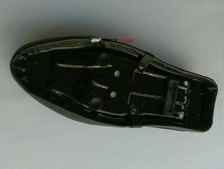 Σελα Honda C50 / αλλα απο C70 6V 55cm (ανοιγει απο μπροστα δηλ ο μεντεσες παει πισω) - (10930-128)-thumb-1