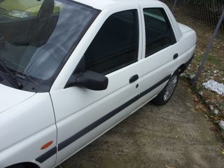 Ford Escort 1995-thumb-1