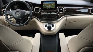 Mercedes-Benz V 220 2017-thumb-8