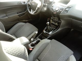 Ford Fiesta 2014 ROOKIE EDITION-thumb-10