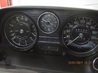 Mercedes-Benz E 200 1976-thumb-3