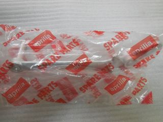 APRILIA - RS 125 - RS 50 - TUONO 50-125 	Μανέτα φρένου πίσω  AP8235012-thumb-2