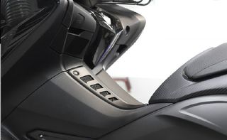 ΚΑΛΥΜΜΑΤΑ ΚΑΘΡΕΠΤΩΝ BCD DESIGN BLACK GLOSS YAMAHA T-MAX 530 2015-2019-thumb-14