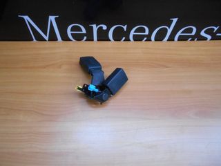 Mercedes Μεταχειρισμένο Κλείστρο Ζώνης Πίσω Μεσαία Και Δεξιά A Class W176 - CLA C117 - X117 - GLA X156 - A1768600469