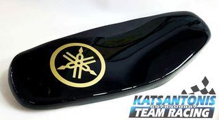 Σέλα μαυρη γυαλιστερή σε 3 σχέδια για crypton X135 και Honda..by katsantonis team racing 