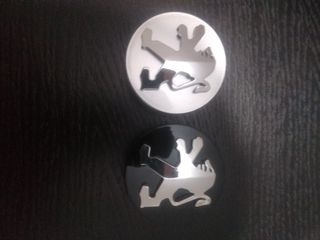 ΚΑΠΑΚΙA ΚΕΝΤΡΟΥ ΖΑΝΤΩΝ PEUGEOT 6,0cm(ΓΚΡΙ & ΜΑΥΡΟ ΧΡΩΜΑ)
