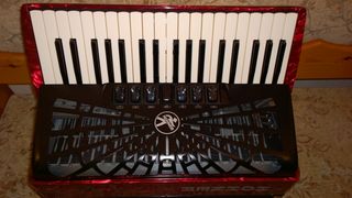 HOHNER BRAVO III 80 BASSES