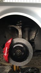 Brembo 6 πιστονα φρένα με δίσκους διαιρουμενους 355 διαμετρο + ανταπτορες για vw scirocco-golf 5-6,audi s3-ttrs-a4-a5-a6-q5,octavia & bmw e46-e92