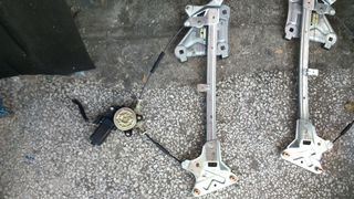 ΓΡΥΛΟΙ ΠΑΡΑΘΥΡΩΝ HYUNDAI COUPE 2004 L+R-thumb-1