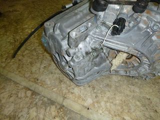 ΣΕ ΧΑΜΗΛΕΣ ΤΙΜΕΣ KIA CARENS 2.0 CRDI ΣΑΣΜΑΝ ΚΙΒΩΤΙΟ ΤΑΧΥΤΗΤΩΝ D4EA