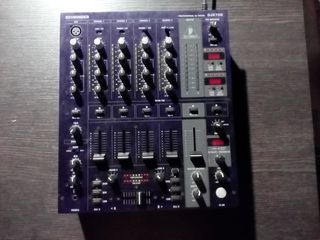 BEHRINGER DJX 750