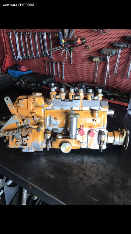 Αντλία πετρελαίου KOMATSU 6D105  6136-71-1520