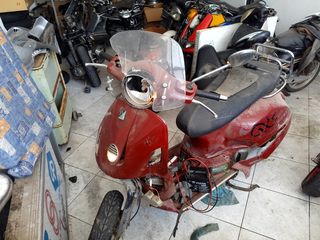 vespa gts 250ie-thumb-2