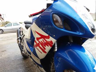 Suzuki GSXR 1300 Hayabusa 2002-thumb-1